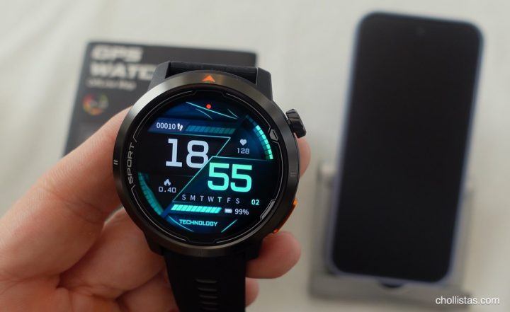 Reloj inteligente DT G9 con pantalla AMOLED encendida mostrando la hora y datos de salud en una mano