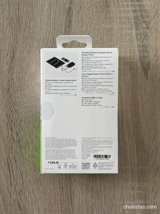 Trasera de la caja de la batería Belkin con especificaciones técnicas, cable USB-C integrado y pantalla digital