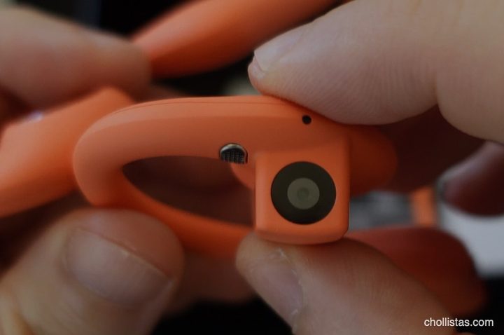 Auriculares de conducción ósea Buyswear E12 de color naranja, con cámara integrada en el lateral